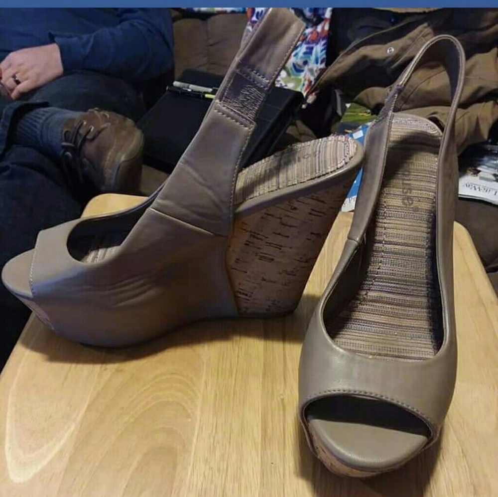 Peep toe wedges